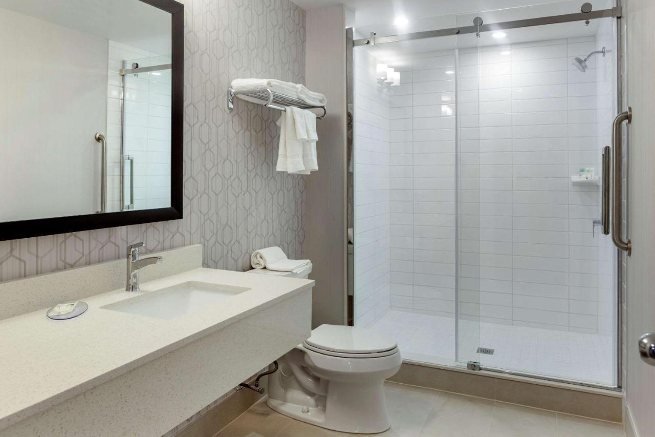 Quality Inn Airport West Mississauga Extérieur photo